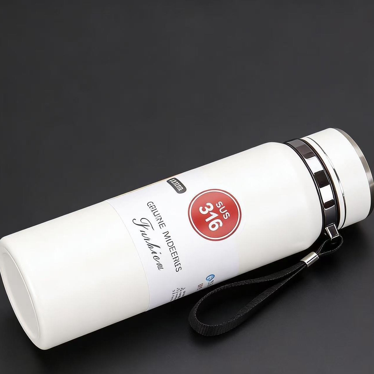 Stainless Steel Thermos Bottle with High Aesthetic Value, Large Capacity, Outdoor Sports Portable Thermos with Carrying Strap